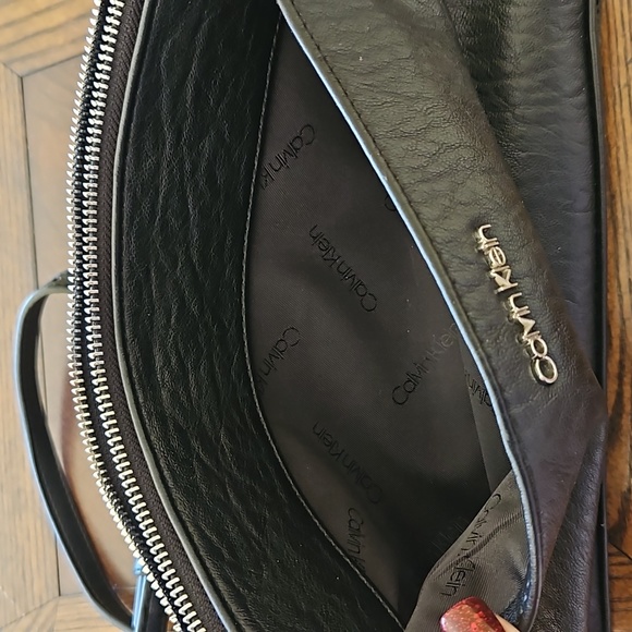 🆕️  Calvin Klein Black Crossbody Purse - Picture 5 of 8